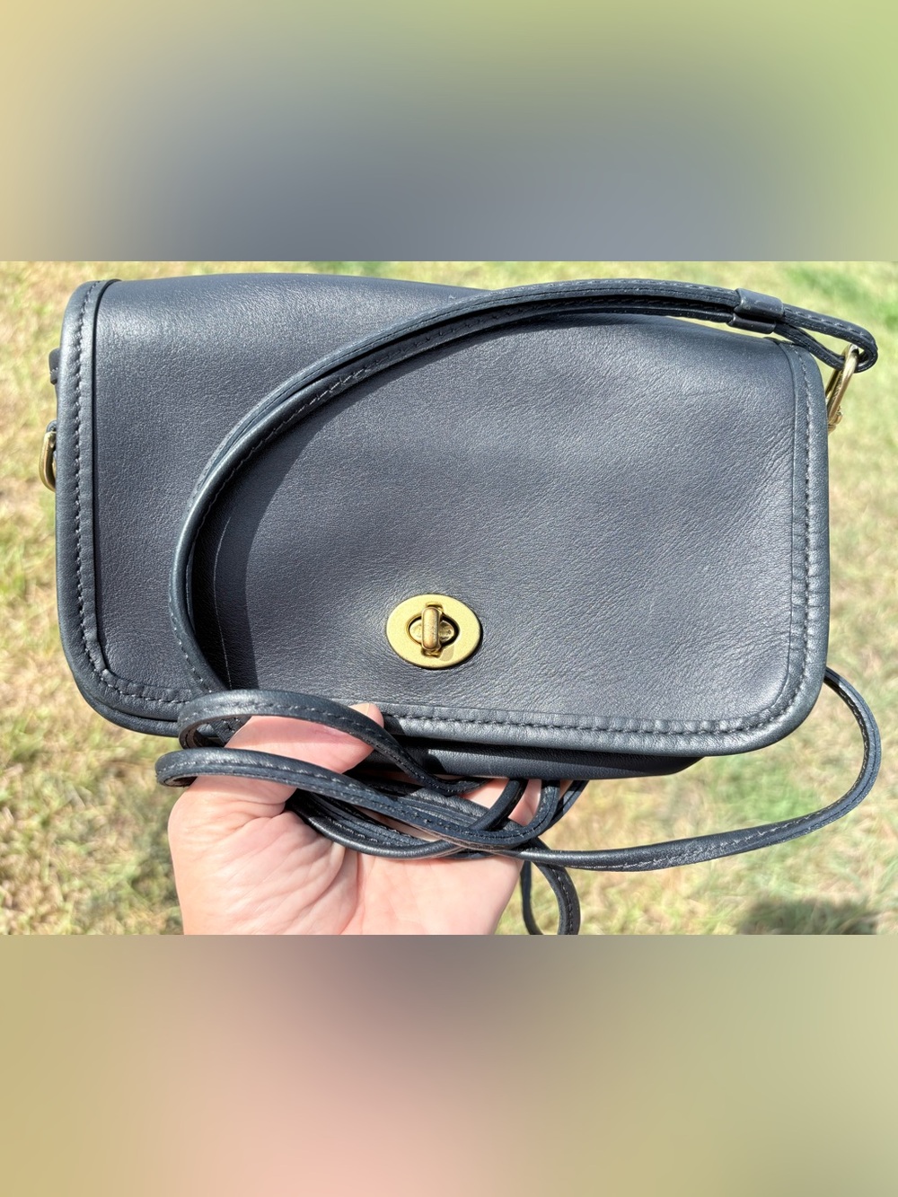 Coach 2012 shoulder purse - Picture 11 of 12